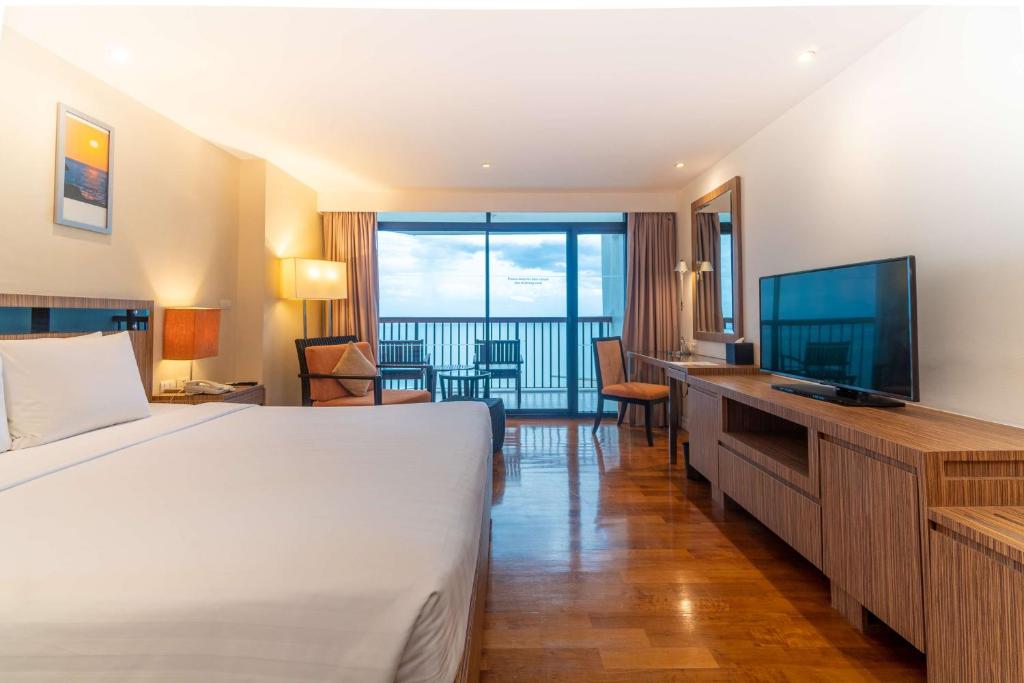 TV a/nebo společenská místnost v ubytování Radisson Resort & Spa Hua Hin