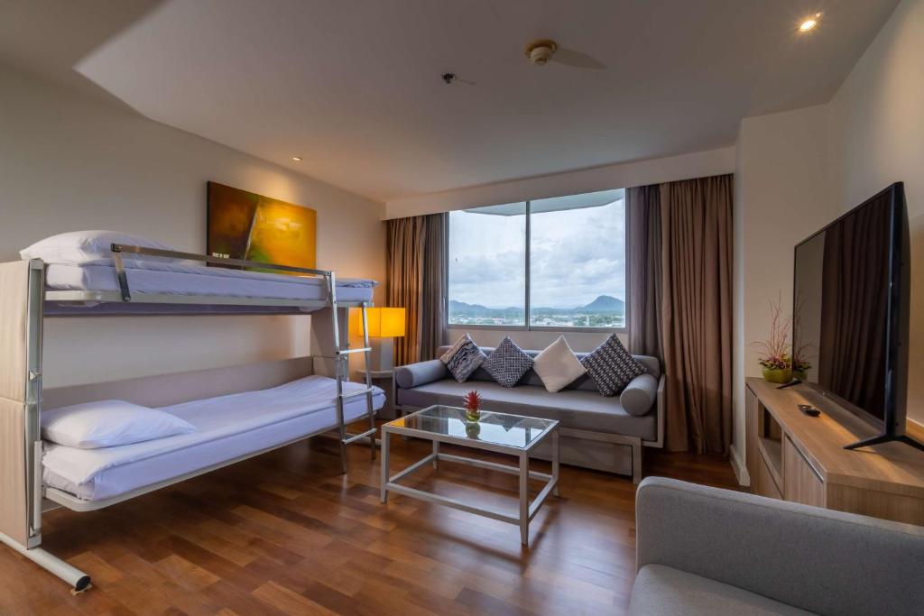 Postel nebo postele na pokoji v ubytování Radisson Resort & Spa Hua Hin