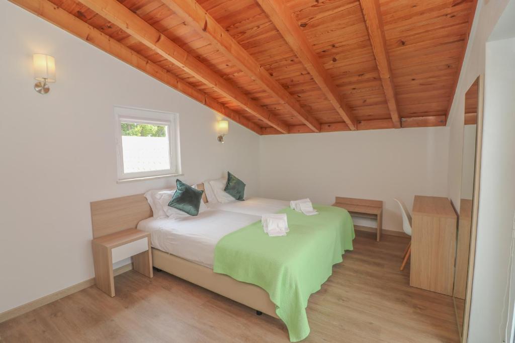 Little Break Guest House - Triple Room With Private Bathroom