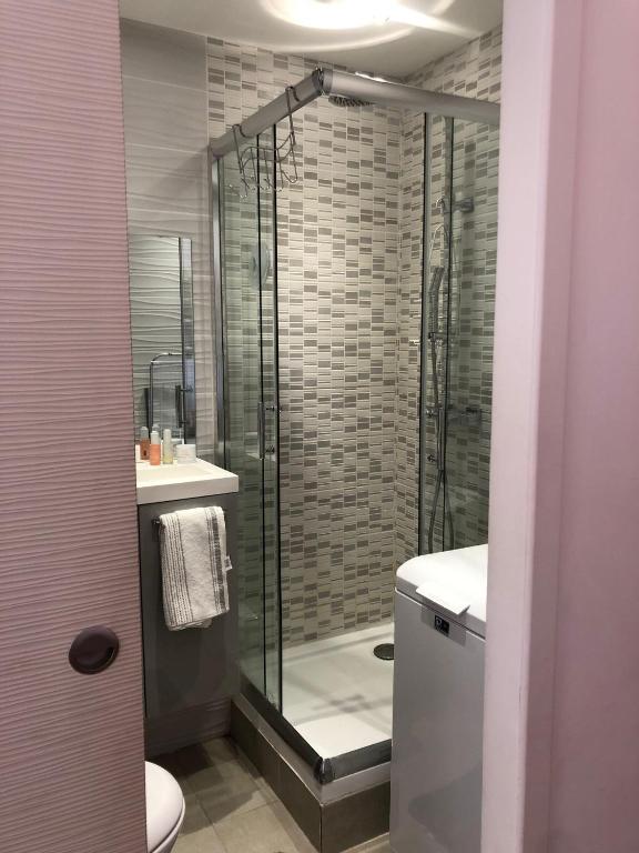 Łazienka w obiekcie Charmant studio à Cros de Cagnes