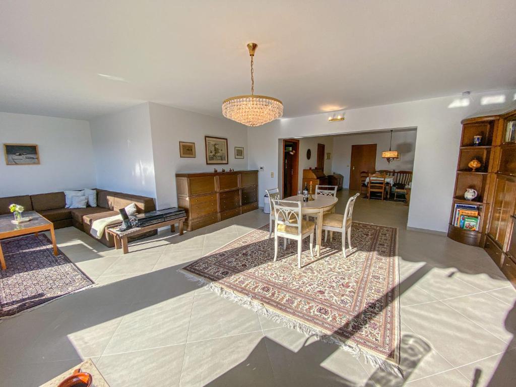 een woonkamer met een tafel en een bank bij Apartment Terrassenwohnung am Kurpark by Interhome in Lahnstein