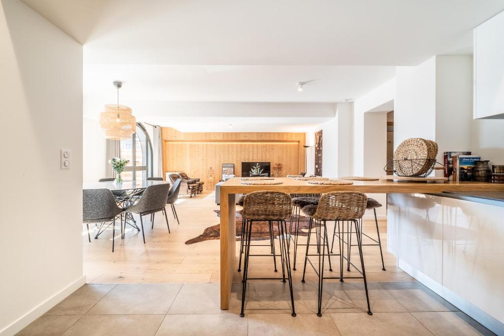 Kuchyňa alebo kuchynka v ubytovaní Apartment Le Gui Chamonix - BY EMERALD STAY