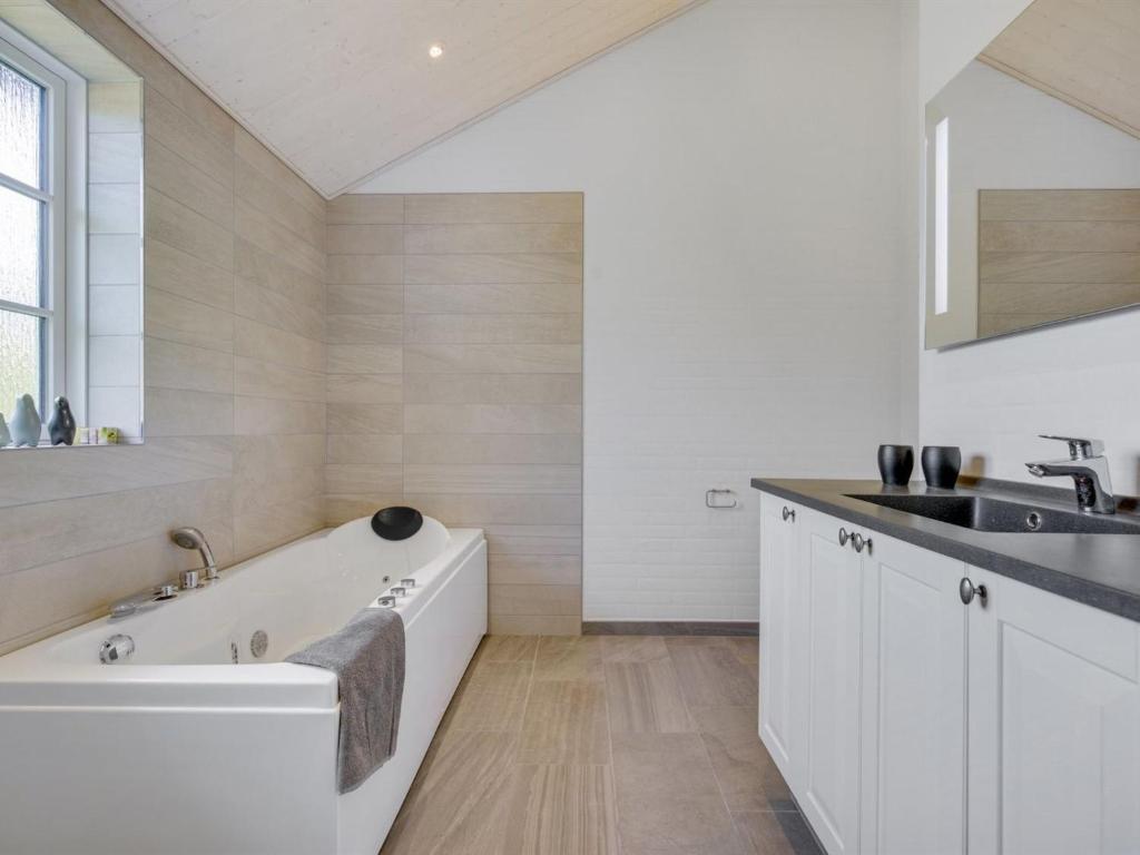 Koupelna v ubytování Holiday Home Gotliebe - 750m from the sea by Interhome
