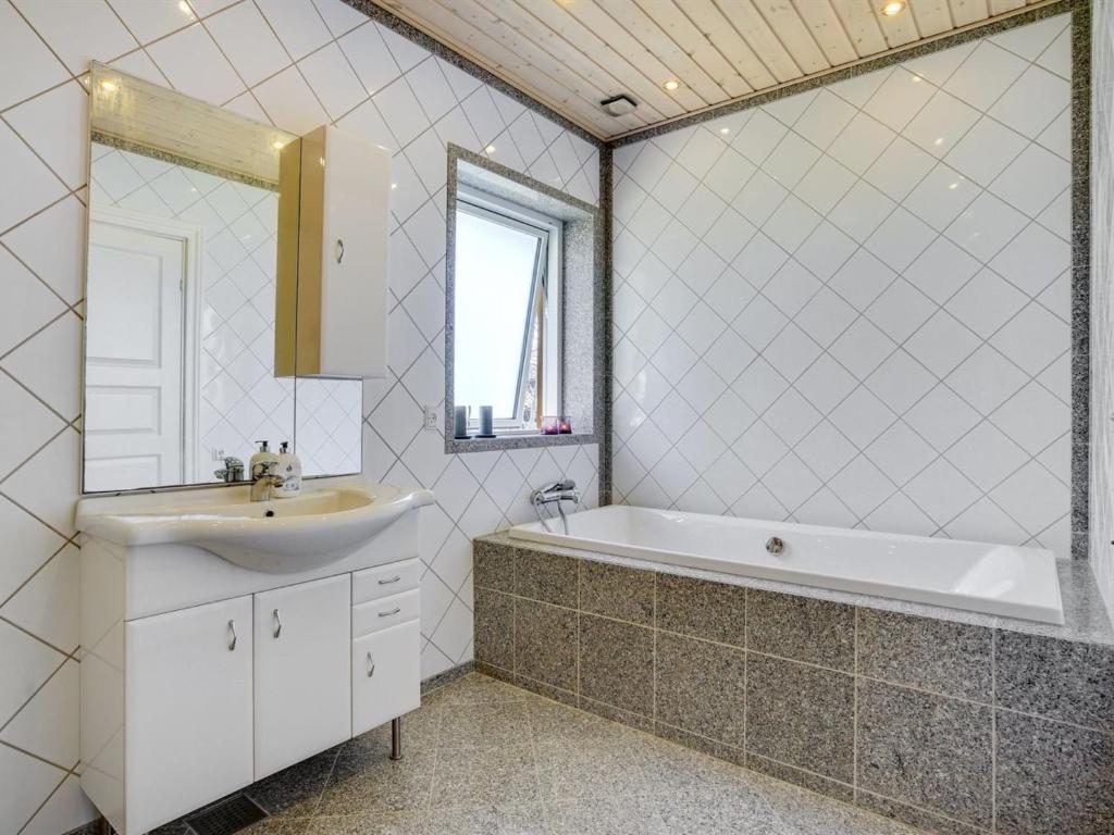 Koupelna v ubytování Holiday Home Pietari - 1-2km from the sea by Interhome