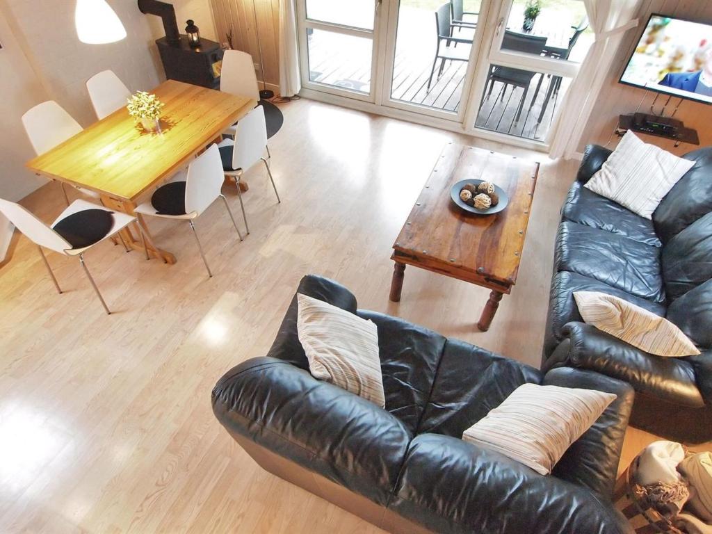 Posezení v ubytování Holiday Home Elbert - 100m from the sea by Interhome