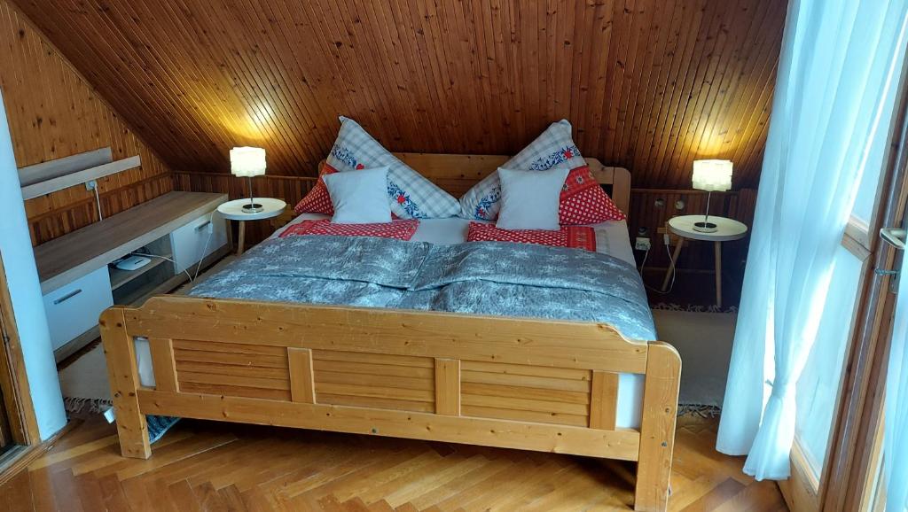 Łóżko lub łóżka w pokoju w obiekcie Titi Boutique Apartmanok