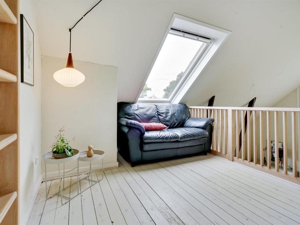 Posezení v ubytování Holiday Home Chayton - 450m from the sea by Interhome