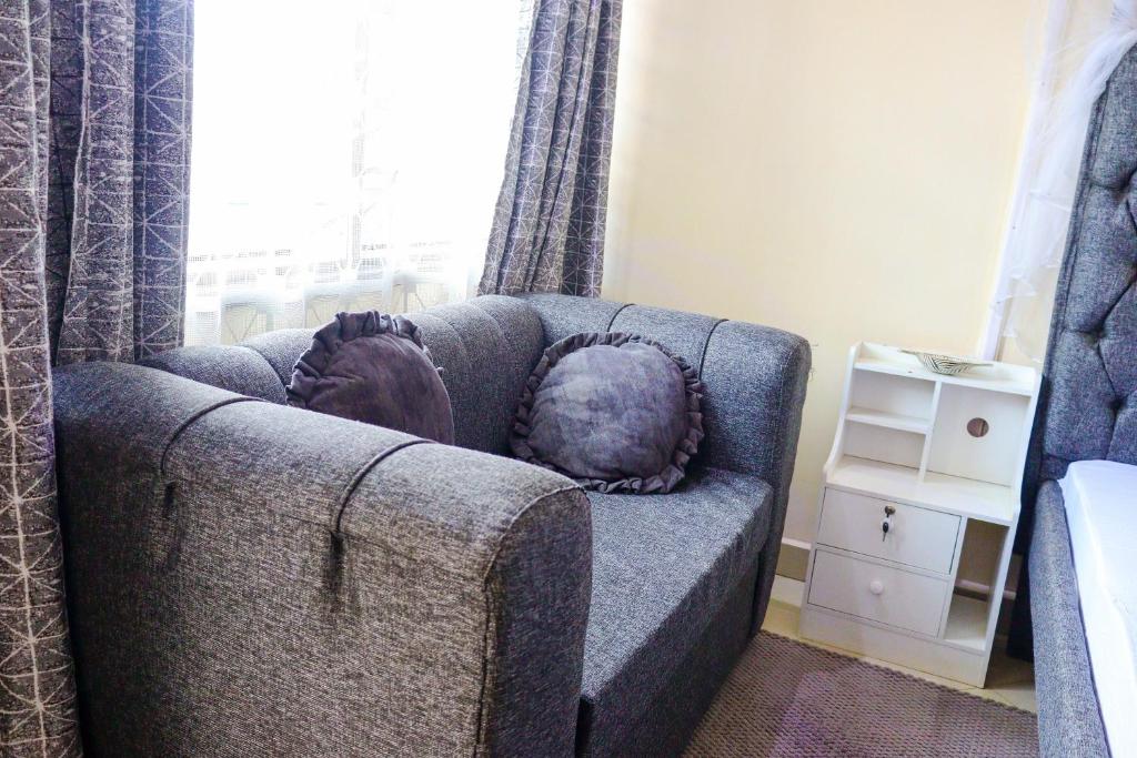 Posezení v ubytování Khalisee Homes Studio apartment