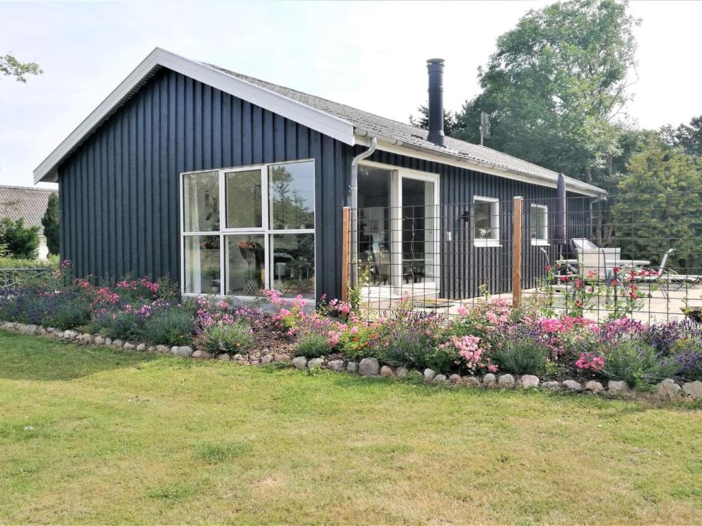 Zahrada ubytování Holiday Home Locan - 1-2km from the sea by Interhome