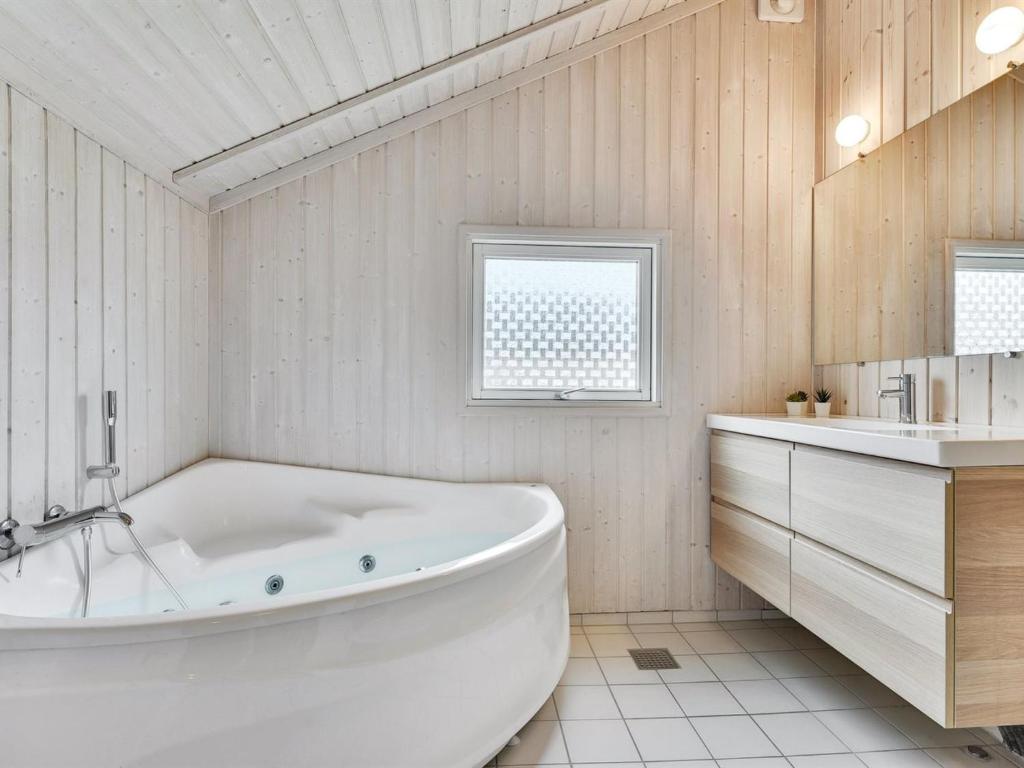 Koupelna v ubytování Holiday Home Tore - 200m from the sea by Interhome