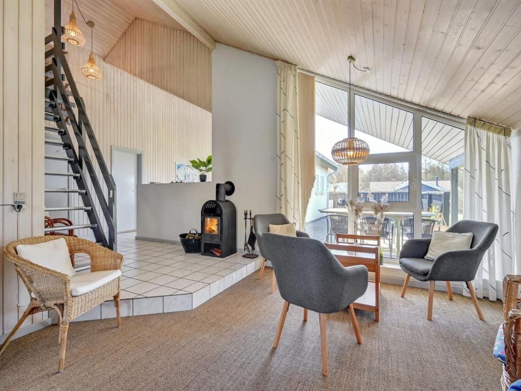 Posezení v ubytování Holiday Home Faina - 100m from the sea by Interhome