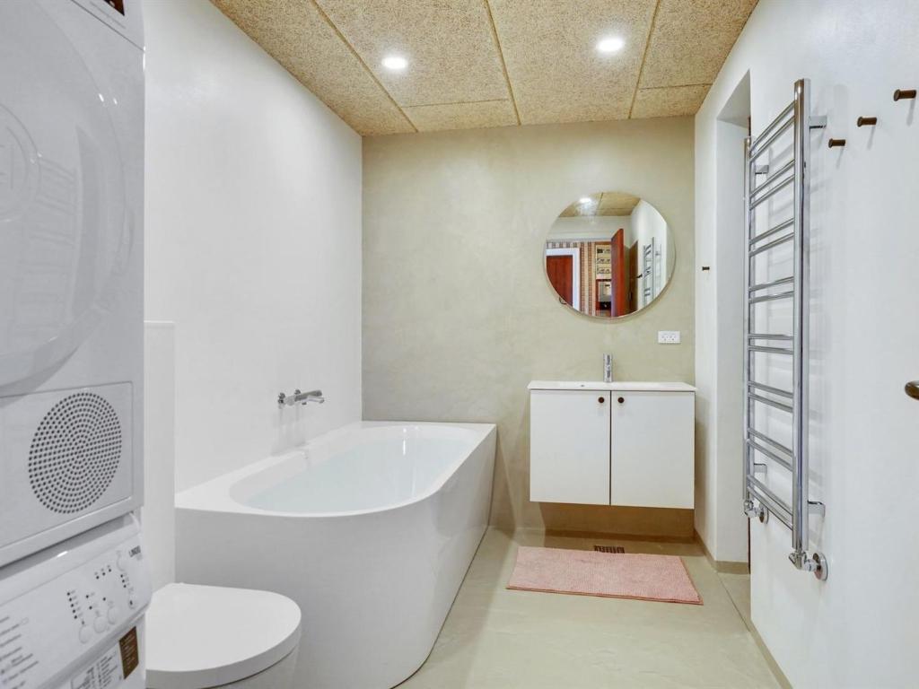 Koupelna v ubytování Holiday Home Emin - 100m from the sea by Interhome