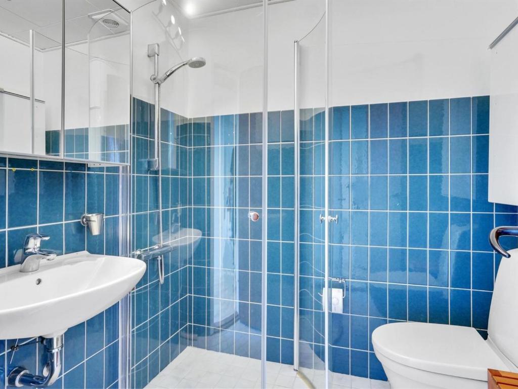 Koupelna v ubytování Holiday Home Emin - 100m from the sea by Interhome