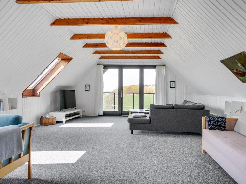 Posezení v ubytování Holiday Home Emin - 100m from the sea by Interhome