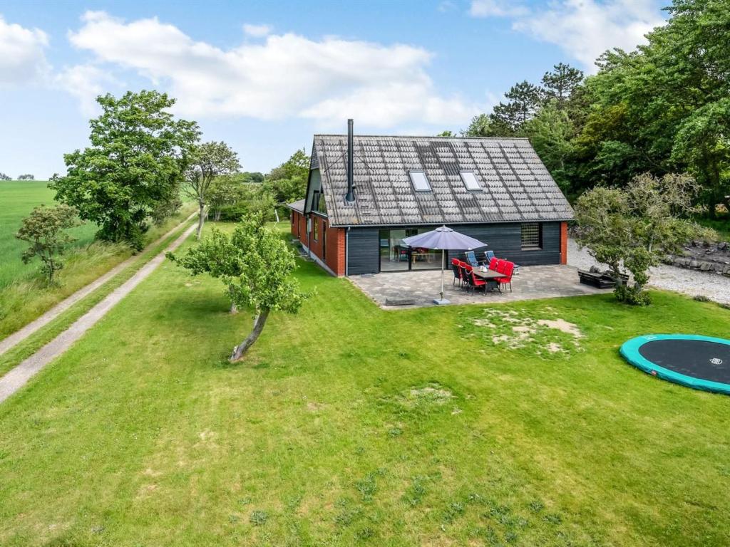 Zahrada ubytování Holiday Home Emin - 100m from the sea by Interhome