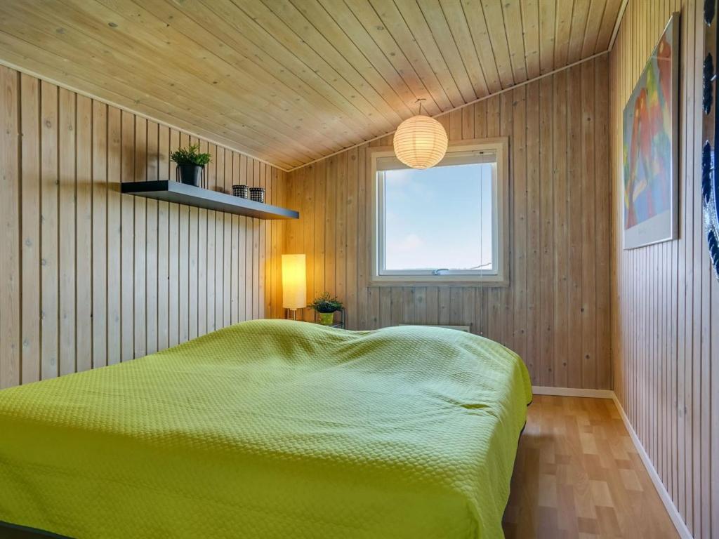 Postel nebo postele na pokoji v ubytování Holiday Home Jenvold - 300m to the inlet by Interhome