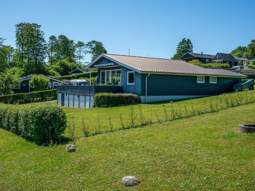 Zahrada ubytování Holiday Home Jenvold - 300m to the inlet by Interhome
