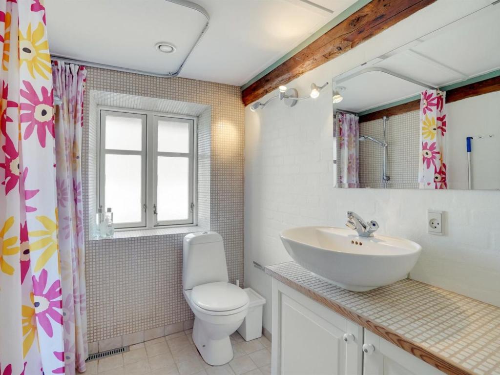 Koupelna v ubytování Holiday Home Arik - 700m from the sea by Interhome