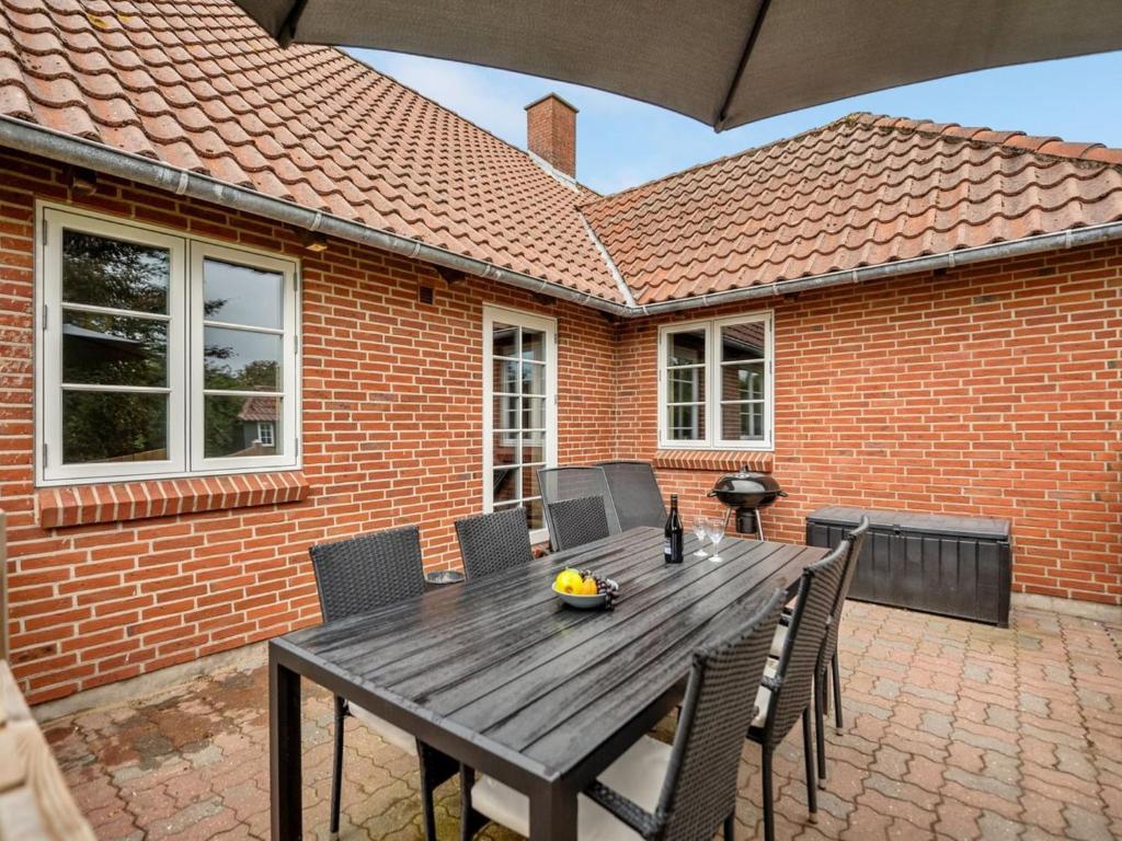 Patio nebo venkovní prostory v ubytování Holiday Home Nita - 24km from the sea by Interhome