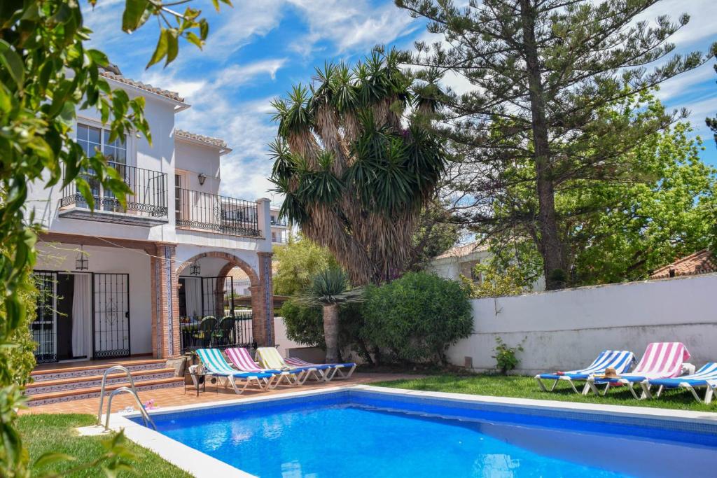 Bazén v ubytování Nerja Paradise Rentals - Villa Flamingo nebo v jeho okolí
