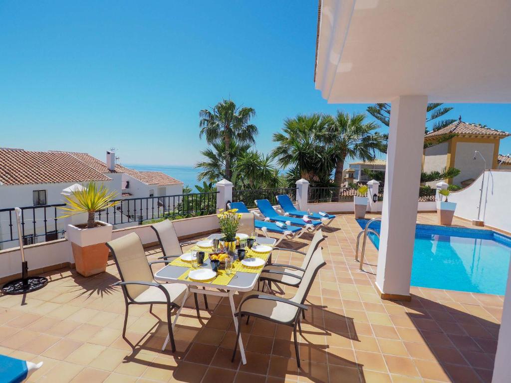 Bazén v ubytování Nerja Paradise Rentals - Villa El Paraiso nebo v jeho okolí