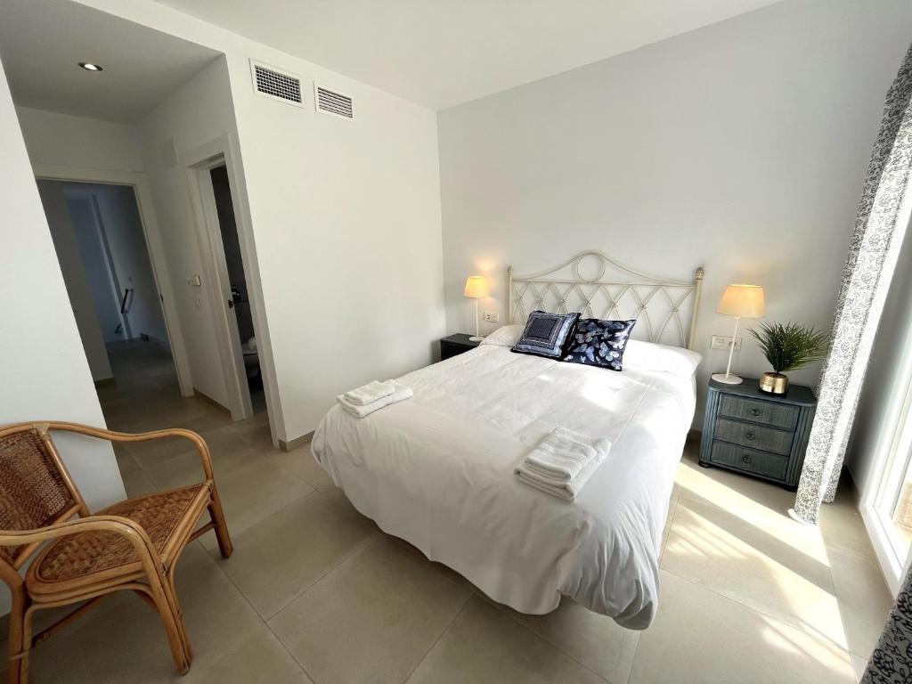 Łóżko lub łóżka w pokoju w obiekcie Nerja Paradise Rentals - Villa Suero