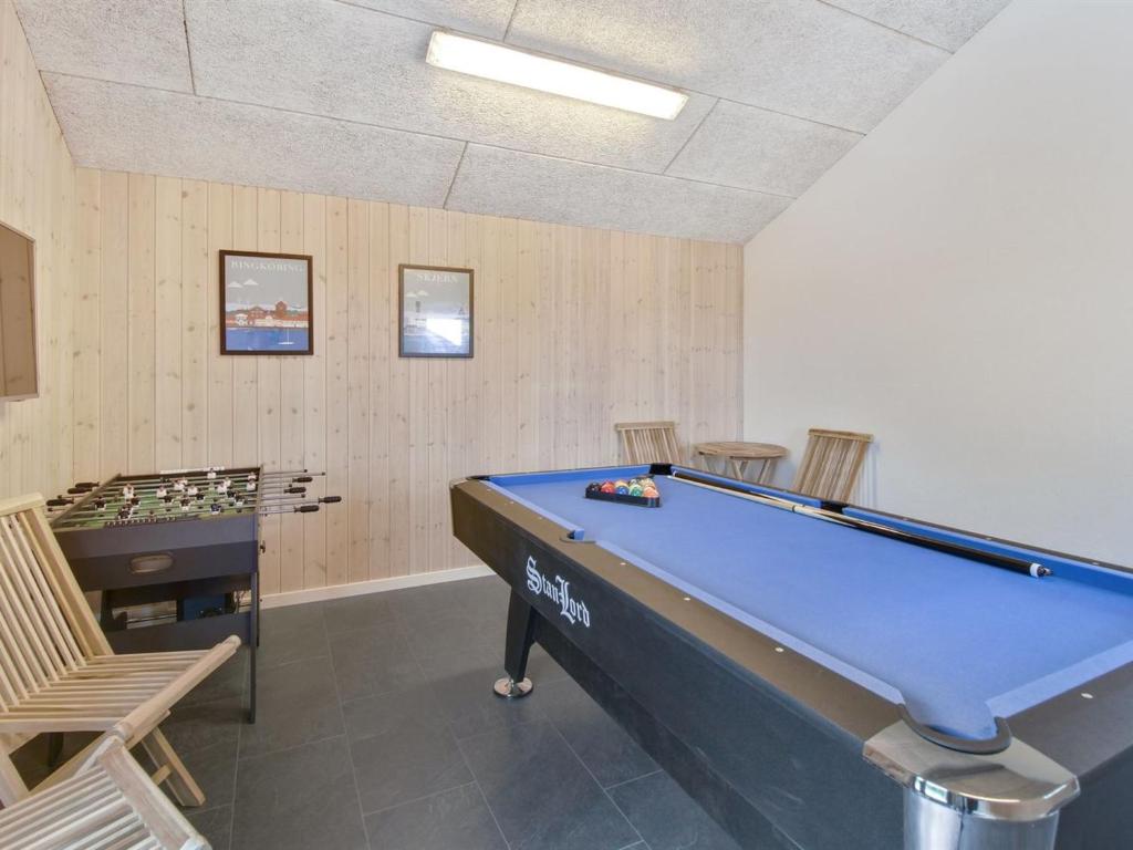 Biliár nebo kulečník v ubytování Holiday Home Benita - 400m to the inlet by Interhome