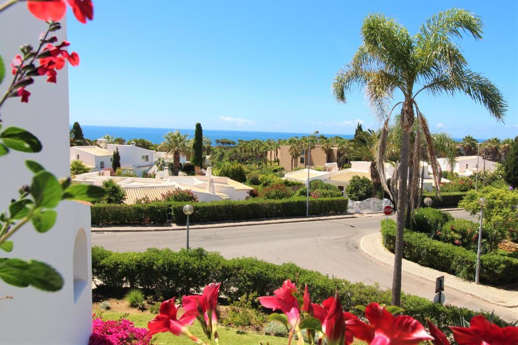 Ocean View Hydrangea - 2 Bedroom Apartment at São Rafael Beach, Albufeira