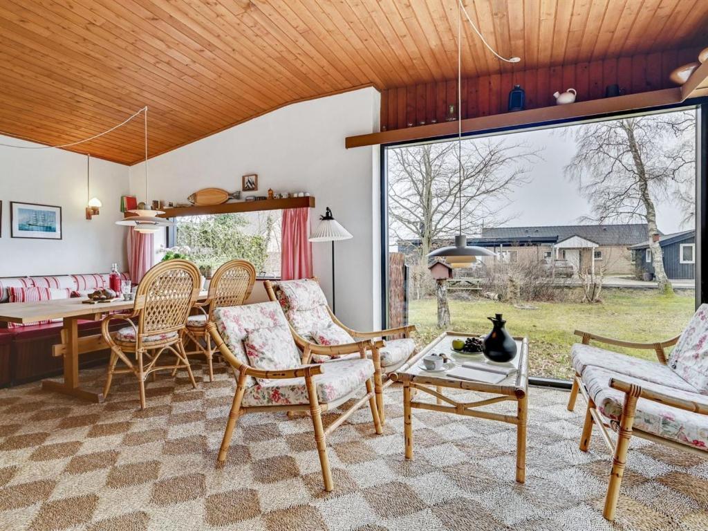 Patio nebo venkovní prostory v ubytování Holiday Home Lavrens - 200m from the sea by Interhome