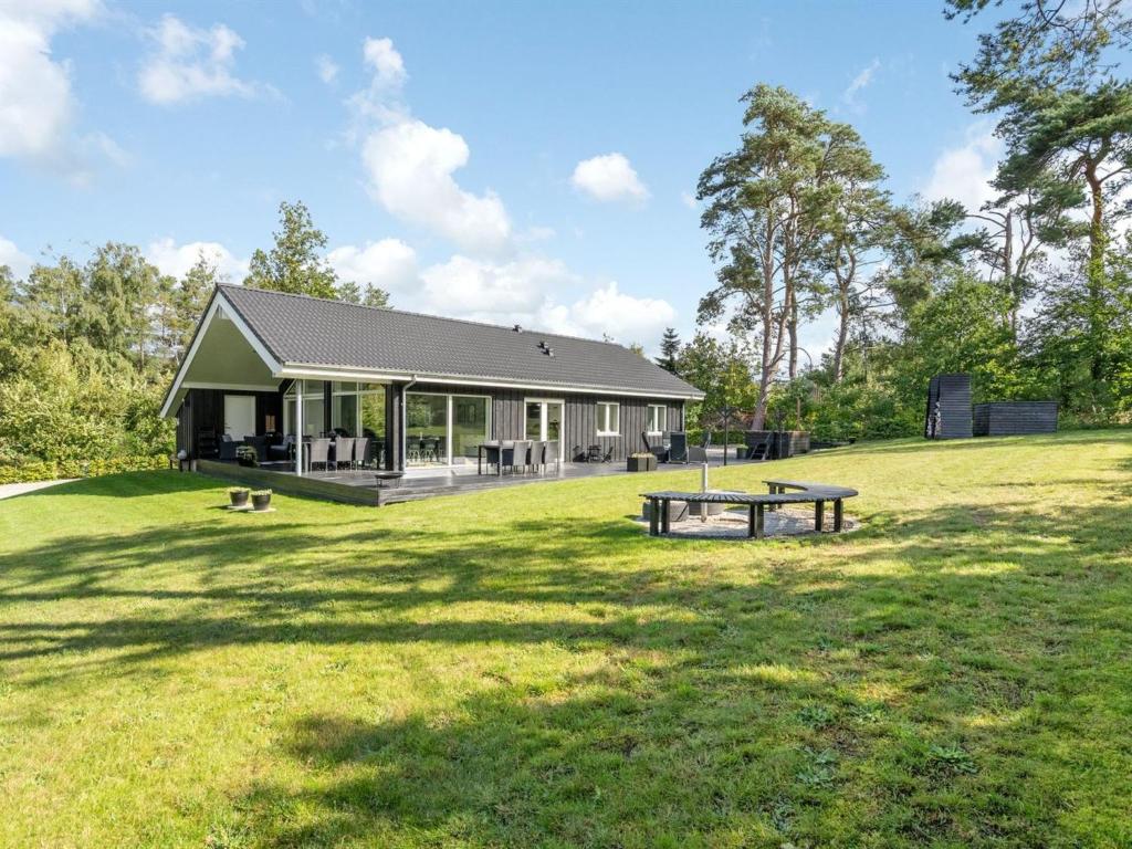 Zahrada ubytování Holiday Home Adela - 1km from the sea by Interhome