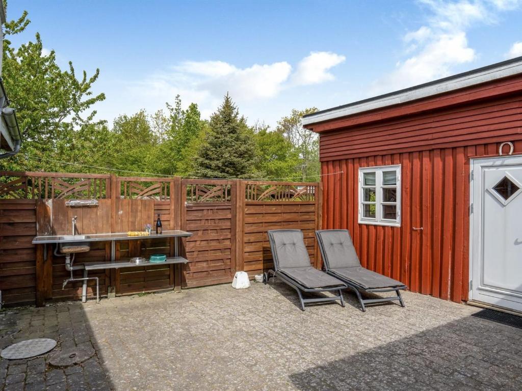Patio nebo venkovní prostory v ubytování Holiday Home Vian - 200m from the sea by Interhome