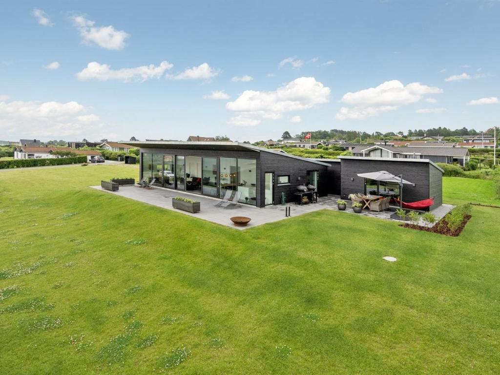 Zahrada ubytování Holiday Home Alyna - 200m from the sea by Interhome