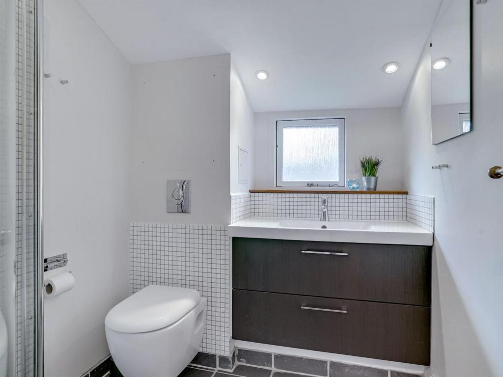 Koupelna v ubytování Holiday Home Joosua - 400m from the sea by Interhome
