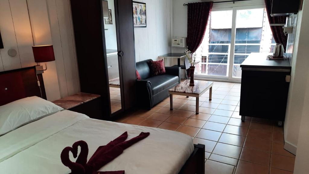 Swiss Food Restaurant and room for rent - Resim 23