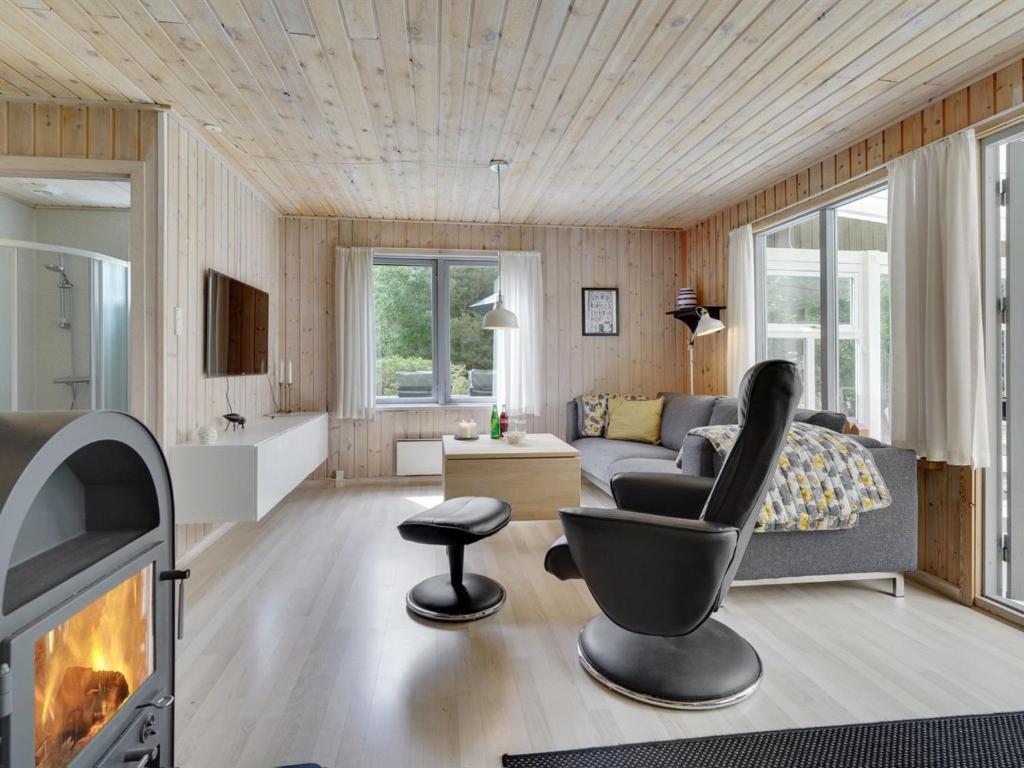 Posezení v ubytování Holiday Home Ane - 1-7km from the sea by Interhome
