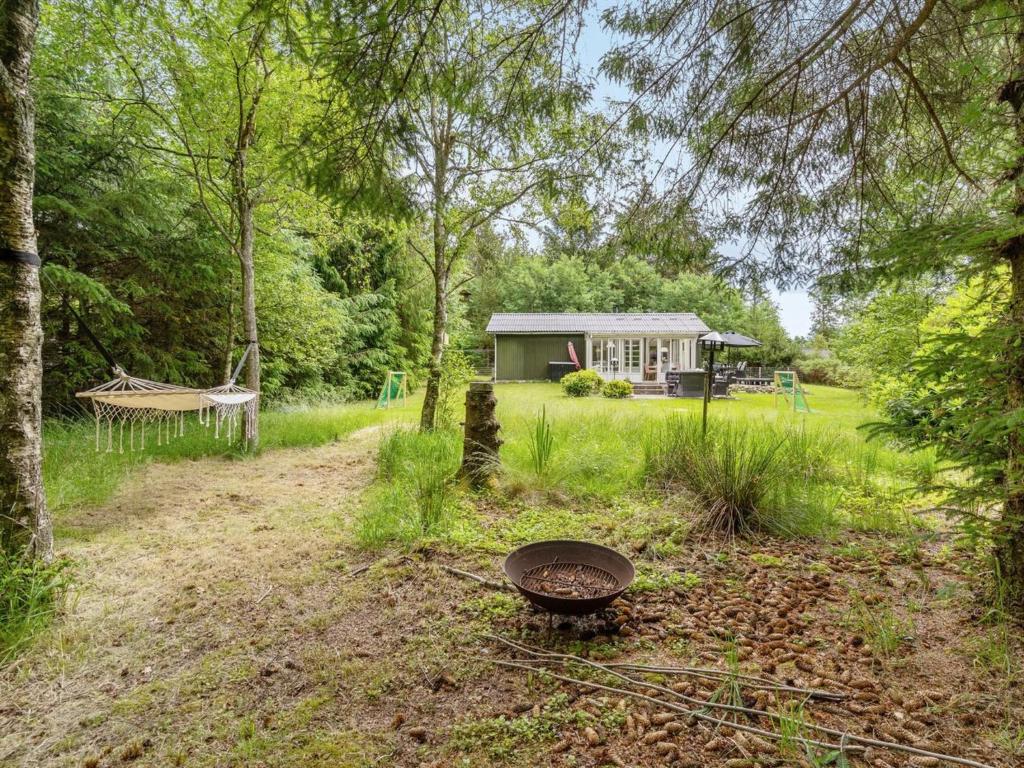 Zahrada ubytování Holiday Home Ane - 1-7km from the sea by Interhome
