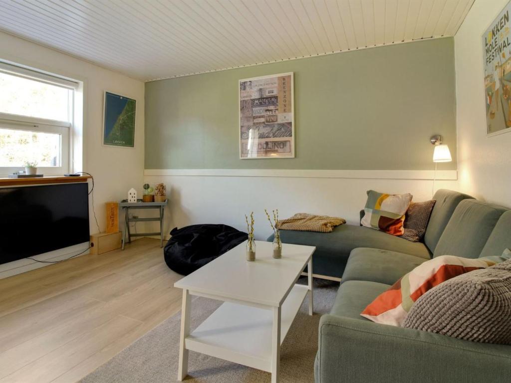Posezení v ubytování Apartment Oddi - 900m from the sea by Interhome