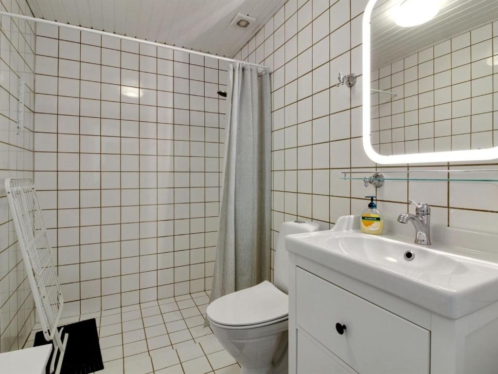 Koupelna v ubytování Apartment Oddi - 900m from the sea by Interhome