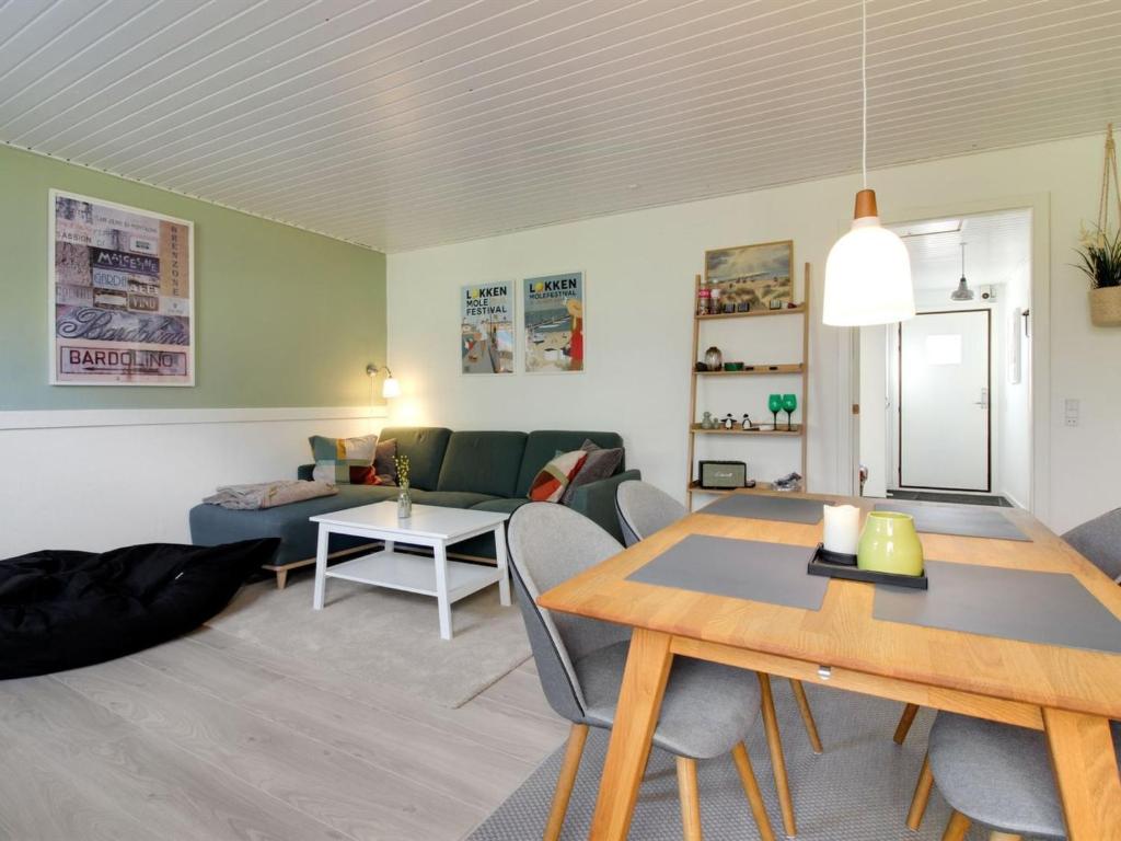 Posezení v ubytování Apartment Oddi - 900m from the sea by Interhome