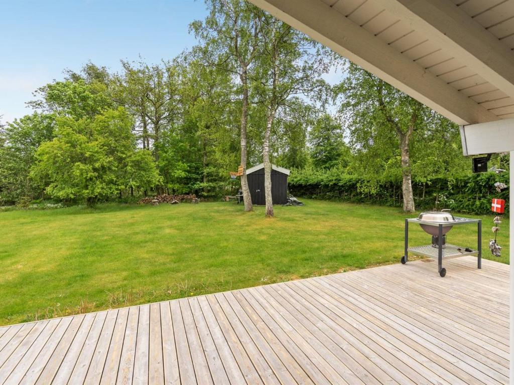 Zahrada ubytování Holiday Home Clari - 500m from the sea by Interhome