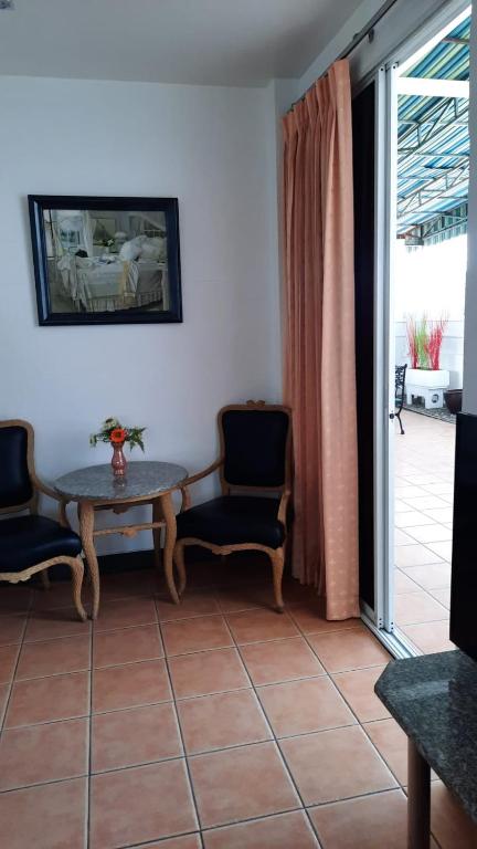 Swiss Food Restaurant and room for rent - Resim 12