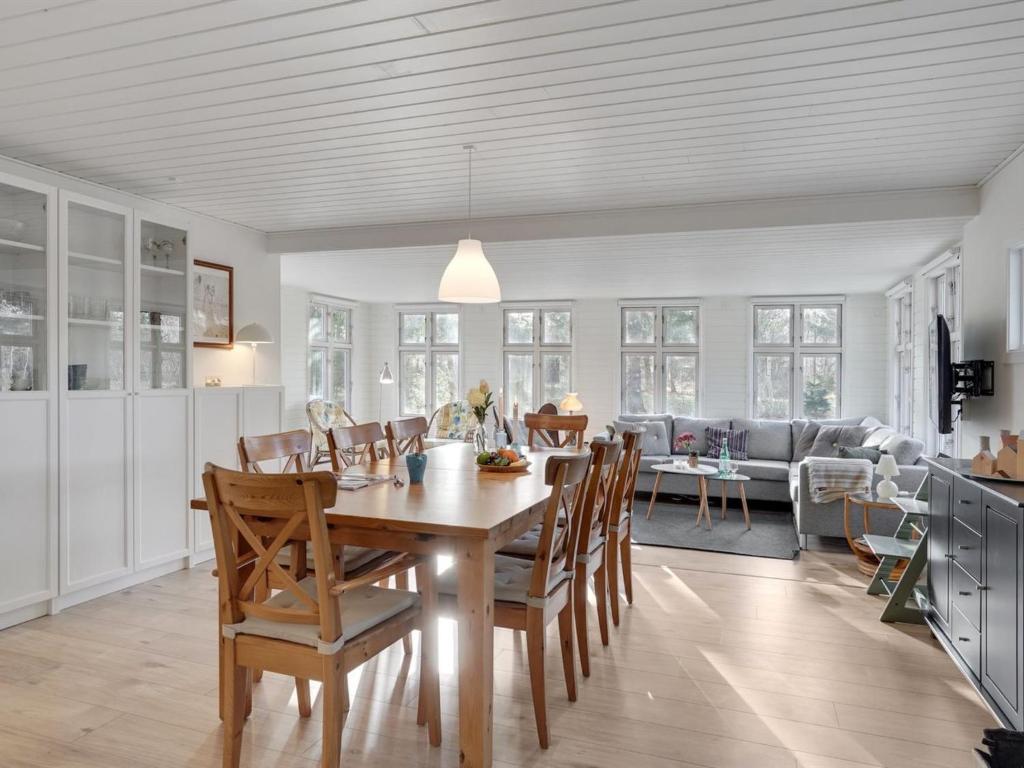 Posezení v ubytování Holiday Home Marise - from the sea by Interhome
