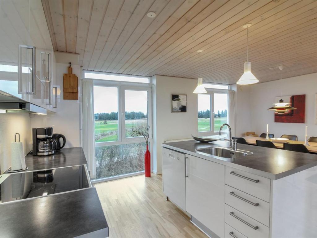 Kuchyň nebo kuchyňský kout v ubytování Apartment Franklin - 1km from the sea by Interhome