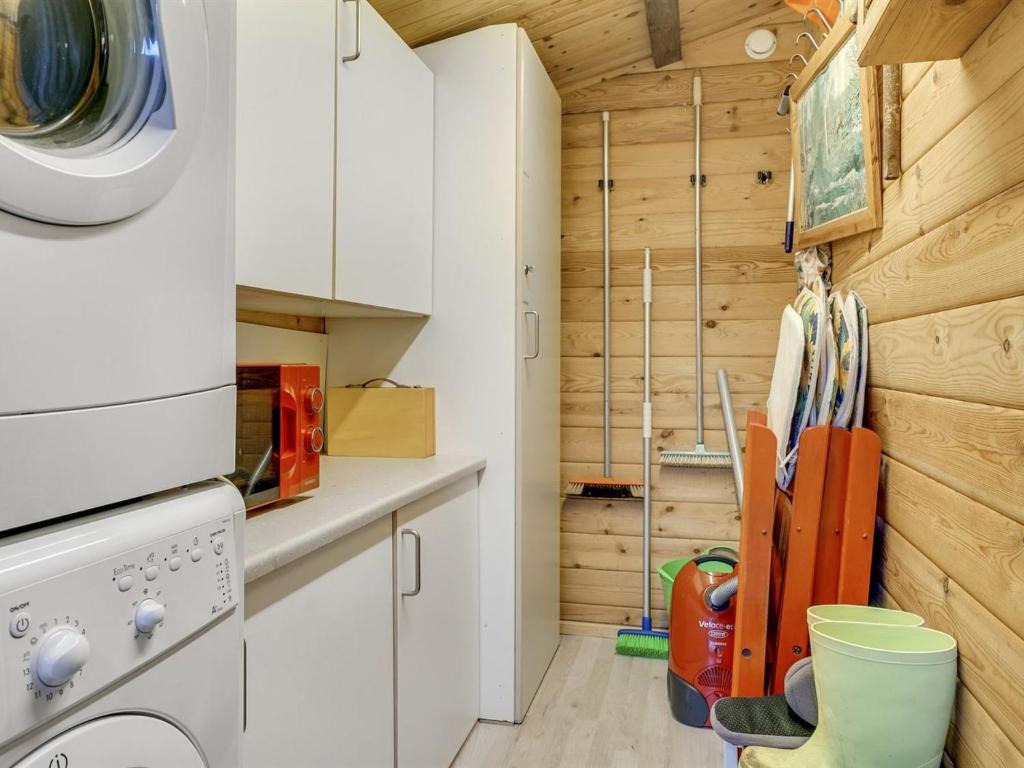 Kuchyň nebo kuchyňský kout v ubytování Holiday Home Artur - 1-5km from the sea by Interhome