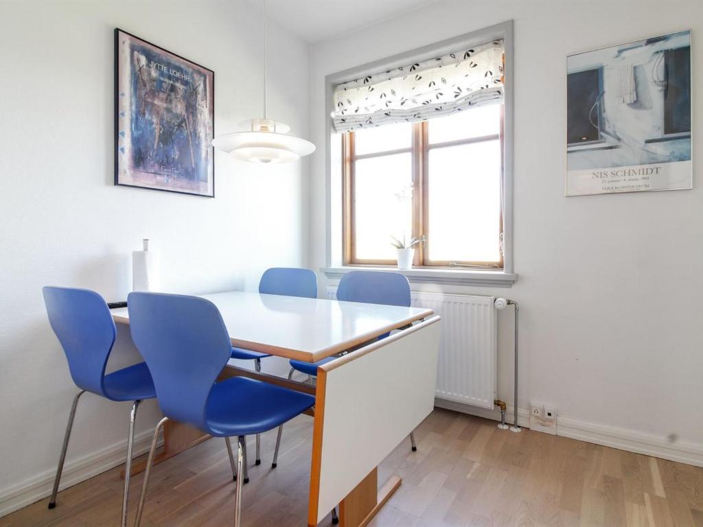 Posezení v ubytování Holiday Home Heilgard - 500m from the sea by Interhome