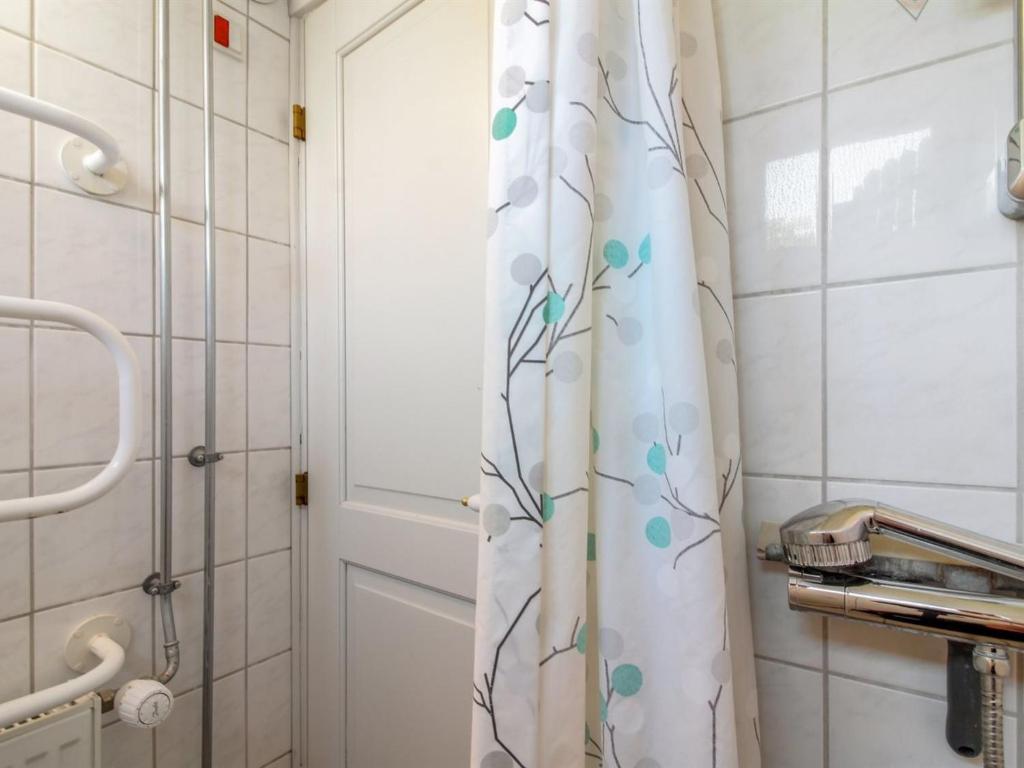 Koupelna v ubytování Holiday Home Heilgard - 500m from the sea by Interhome