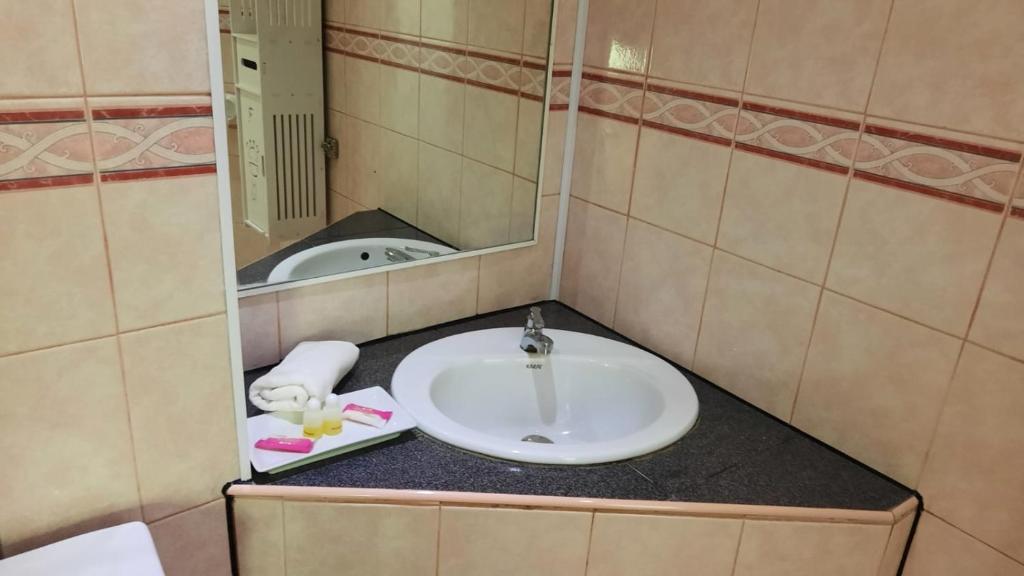 Swiss Food Restaurant and room for rent - Resim 28