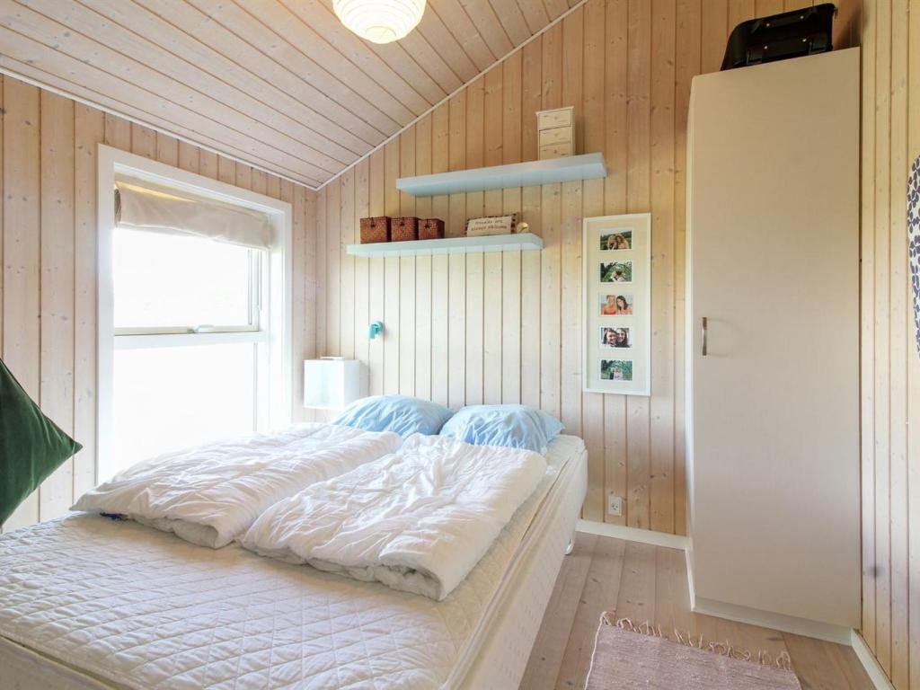 Postel nebo postele na pokoji v ubytování Holiday Home Bengt - 1km from the sea by Interhome