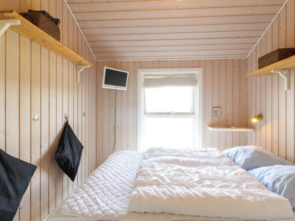 Postel nebo postele na pokoji v ubytování Holiday Home Bengt - 1km from the sea by Interhome