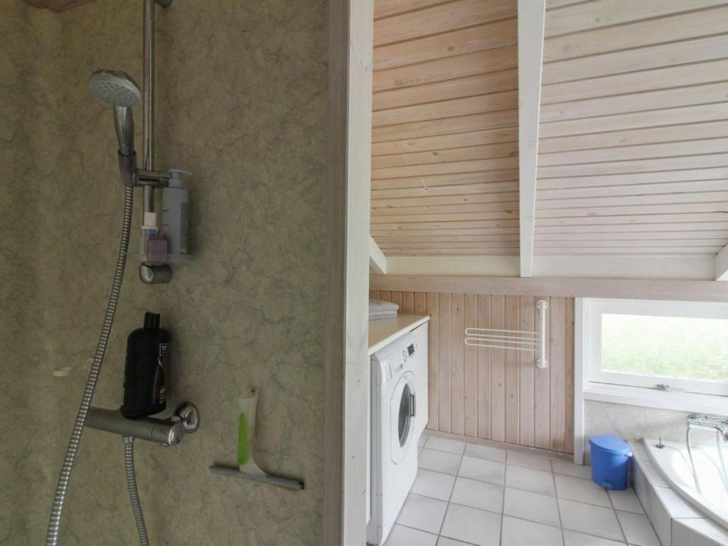Koupelna v ubytování Holiday Home Sixten - 450m from the sea by Interhome